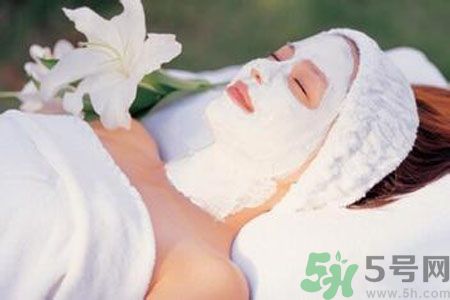 皮膚出油吃什么好？皮膚出油應(yīng)該吃什么？