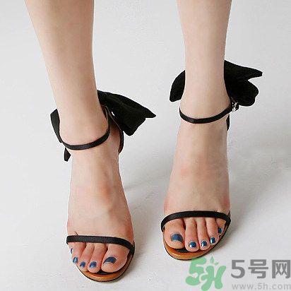 腳心長水泡是怎么回事？腳心長水泡怎么辦？