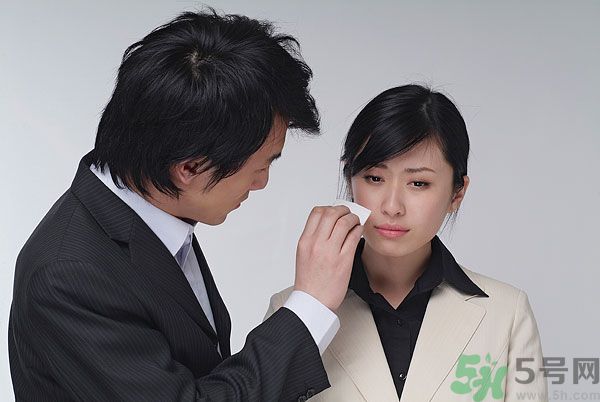一生氣就流眼淚是怎么回事？生氣流淚怎么辦？