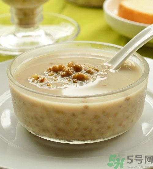 孩子發(fā)燒能吃冰淇淋嗎？感冒發(fā)燒可以吃雪糕嗎？