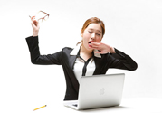 打哈欠流眼淚是怎么回事？打哈欠為什么會(huì)流眼淚？