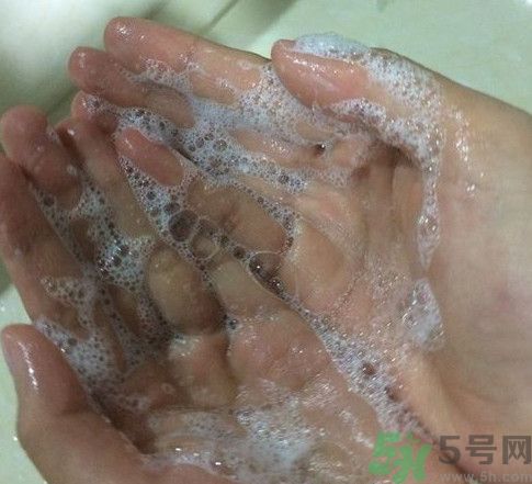 一人一方龍腦祛痘凈顏洗面奶怎么樣？好用嗎？