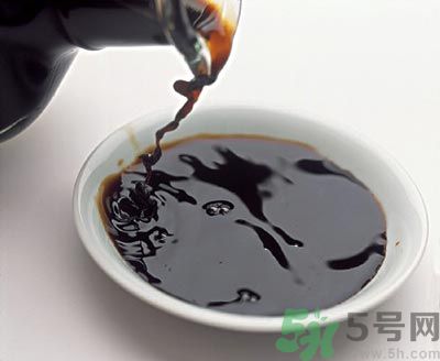 炒菜用白醋還是米醋好？白醋可以用來炒菜嗎？