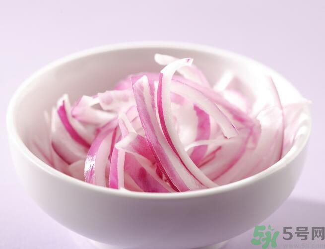 洋蔥可以生吃嗎？洋蔥生吃有什么好處？