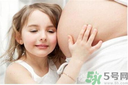9歲女孩擬二胎合同維權(quán)是怎么回事？父母生二胎要怎樣和孩子溝通？