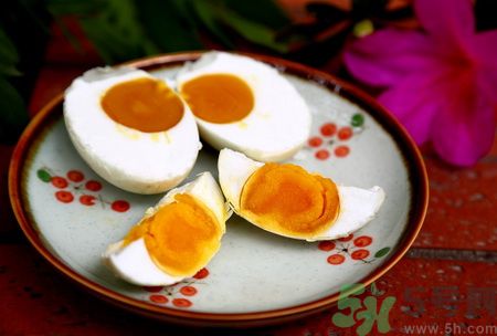 吃咸鴨蛋會(huì)上火嗎？吃咸鴨蛋可以降火嗎？