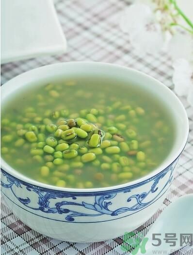菊花晶能喝綠豆湯一起喝嗎？菊花晶和綠豆湯可以一起喝嗎？