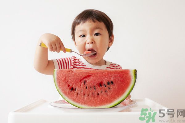 西瓜放冰箱可以放幾天？西瓜放冰箱隔夜能吃嗎？