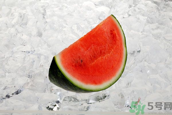 西瓜放冰箱可以放幾天？西瓜放冰箱隔夜能吃嗎？