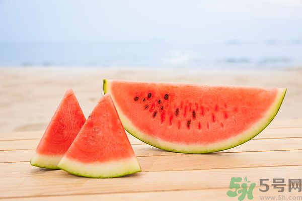 衣服上的西瓜汁怎么洗掉？怎么洗掉西瓜汁？