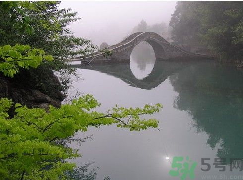西安一高校多名學生嘔吐腹瀉原因是什么？多名學生嘔吐腹瀉是哪個學校？