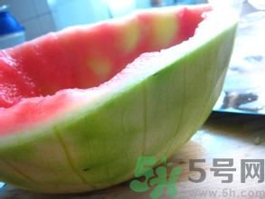 西瓜皮能敷臉嗎？怎么用西瓜皮敷臉？