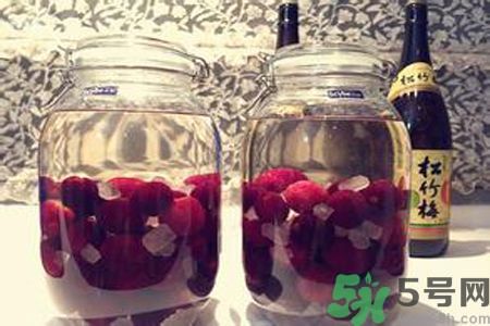 楊梅酒要泡多久？楊梅酒的保質(zhì)期是多久？