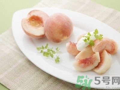 吃桃子臉上癢是怎么回事？吃桃子臉上癢怎么辦？