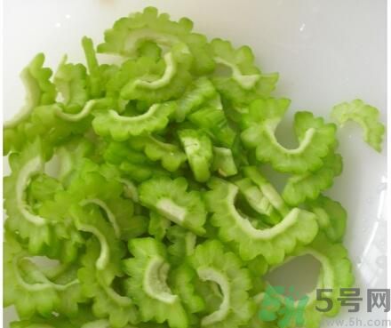 苦瓜和皮蛋一起吃能降火嗎？苦瓜能和皮蛋一起吃嗎？