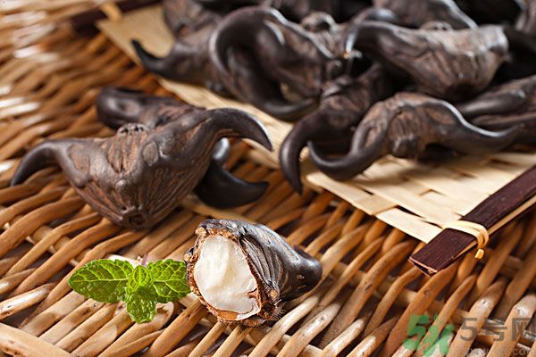 菱角汁染色怎么辦？菱角汁怎么洗掉？
