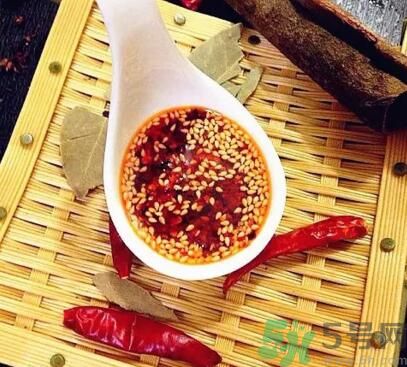 夏天辣椒油要放冰箱嗎？辣椒油可以放冰箱嗎？