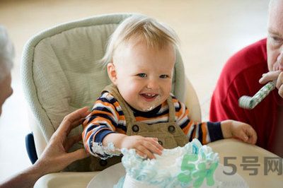 小孩子咬鉛筆會鉛中毒嗎？小孩子咬鉛筆會影響身體健康嗎？