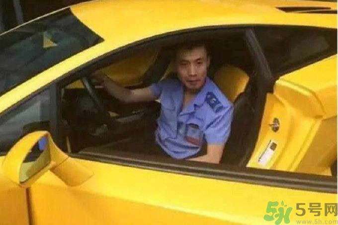開蘭博基尼上下班的人是誰(shuí)？開蘭博基尼上下班開的是哪輛公交車？