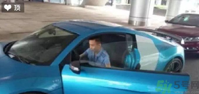 開蘭博基尼上下班的人是誰？開蘭博基尼上下班開的是哪輛公交車？
