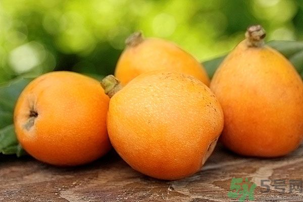 枇杷能跟百合一起煮嗎？ 枇杷能和銀耳一起煮嗎？