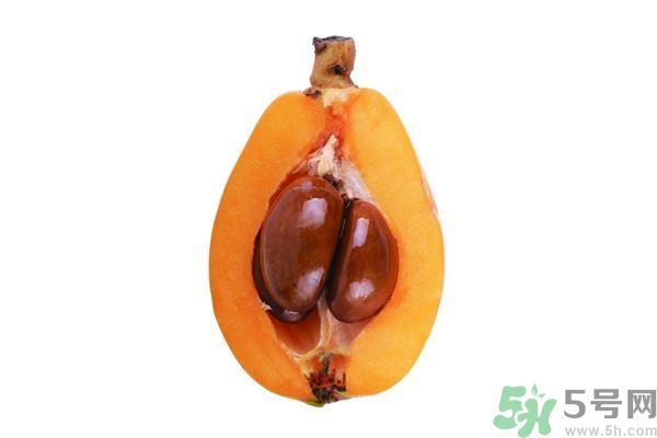 枇杷能跟百合一起煮嗎？ 枇杷能和銀耳一起煮嗎？