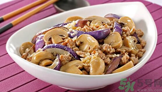 茄子可以炒蘑菇嗎？茄子炒蘑菇吃好嗎？