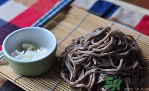 蕎麥怎么做成面條？蕎麥面條怎么做好吃？
