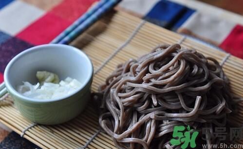 蕎麥?zhǔn)前l(fā)物嗎？蕎麥?zhǔn)遣皇前l(fā)物？