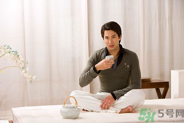 吃楊梅時可以喝茶嗎？吃楊梅時喝茶有什么壞處？