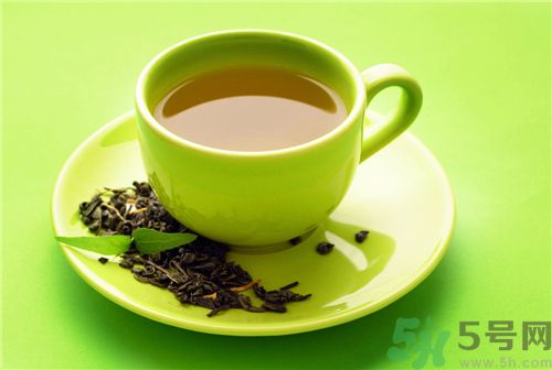 吃楊梅能喝茶嗎？吃楊梅的時(shí)候可以喝茶嗎？