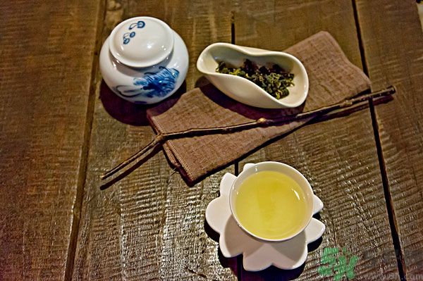 吃魚(yú)的時(shí)候能喝茶嗎？吃魚(yú)可以喝茶嗎？