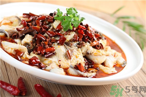 吃魚(yú)的時(shí)候能喝茶嗎？吃魚(yú)可以喝茶嗎？