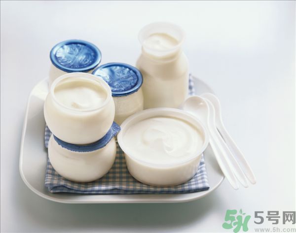 吃魚(yú)可以喝酸奶嗎？吃魚(yú)的時(shí)候能喝酸奶嗎