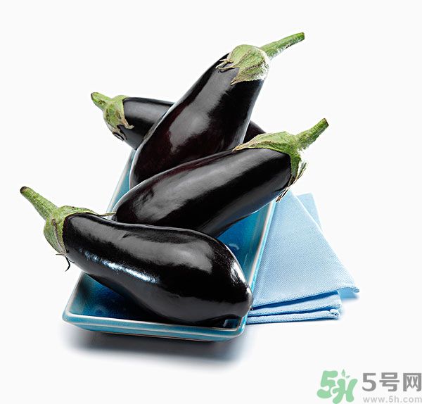 茄子里面發(fā)棕色能吃嗎？茄子里面有褐色能吃嗎？