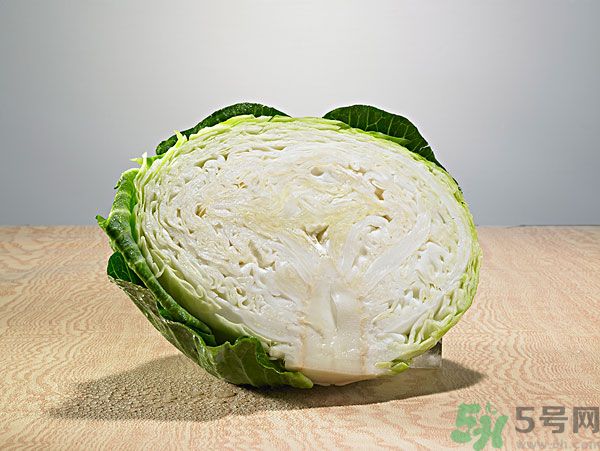 包菜外面爛了還能吃嗎？包菜里面有花可以吃嗎？