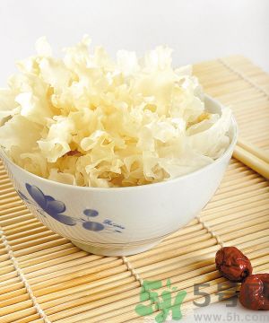 哈密瓜可以和銀耳一起煮嗎？哈密瓜可以和銀耳一起吃嗎？