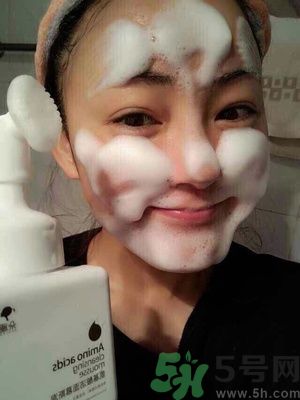 優(yōu)美成分零負(fù)擔(dān)清透水感凝霜適合什么年齡？?jī)?yōu)美成分零負(fù)擔(dān)清透水感凝霜怎么樣？