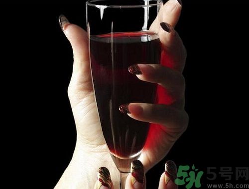備孕期間女性能喝酒嗎？備孕的女性可以喝酒嗎？