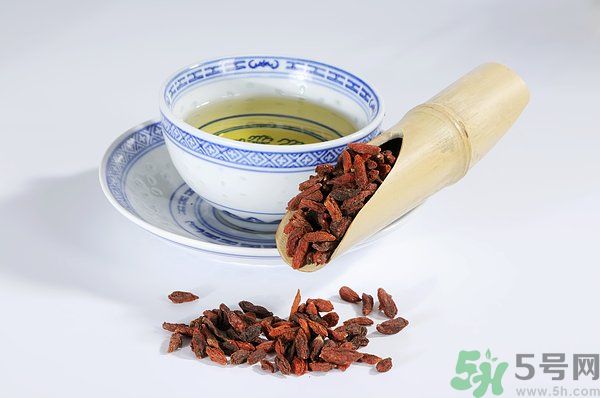 泡枸杞要用開水嗎？泡枸杞的水越熱越好嗎？