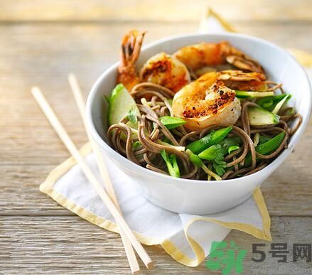 生菜可以和蝦一起吃嗎？生菜和蝦一起吃可以嗎？