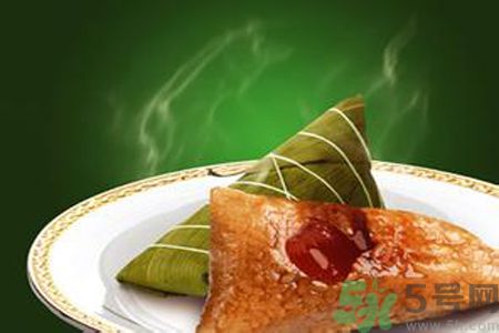 為什么煮粽子葉子會變黃？為什么煮粽子葉子會變色？