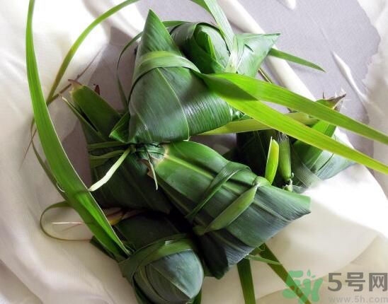 熟粽子泡在水里會(huì)壞嗎？熟粽子為什么要泡在水里？
