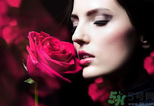女性喝菖蒲酒有什么好處？女性喝菖蒲酒可以調(diào)經(jīng)嗎？