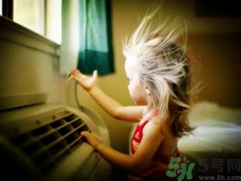 吹空調房間干燥怎么辦？吹空調怎么保濕？