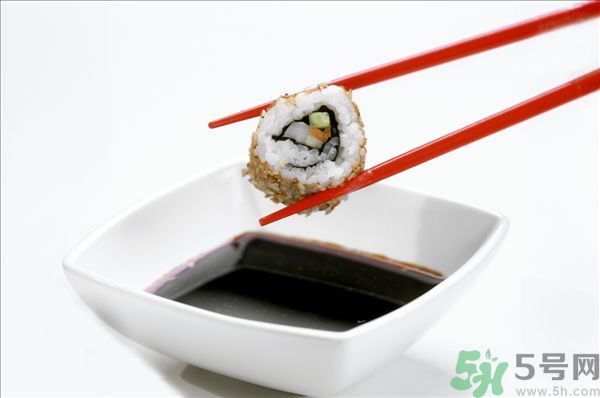 老抽和生抽的區(qū)別方法？怎么區(qū)分生抽和老抽？