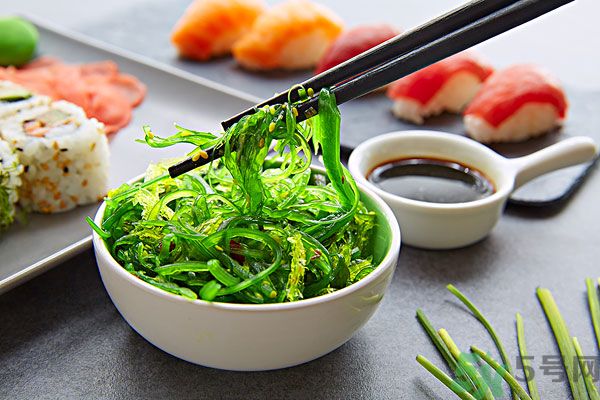 涼拌生菜放生抽還是老抽？涼拌菜放什么醬油好？