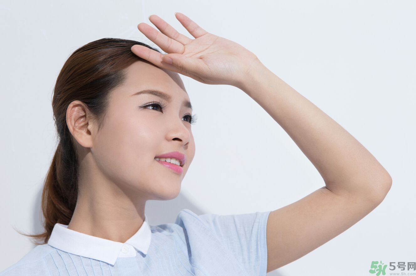 胳膊曬黑了多久能恢復(fù)？胳膊曬黑了怎么白回來？
