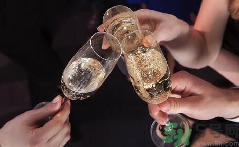 胡蘿卜汁可以解酒嗎？喝胡蘿卜汁可以醒酒嗎？