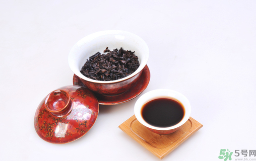 普洱茶生茶好還是熟茶好？普洱茶的功效與作用？